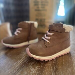Brown Kids Winter Boots with Pink Accents & Fur detail (size US9)